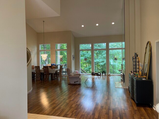 Building Photo - 6289 Lindsay Ct