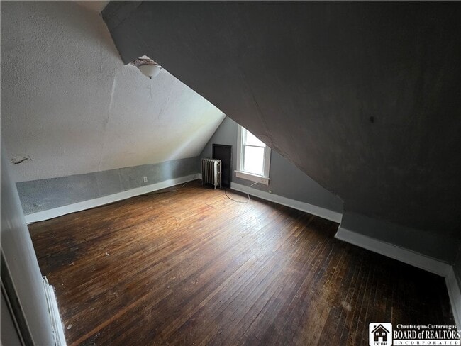 Building Photo - 329 Crossman St