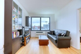 Building Photo - 2 bedroom in Long Island City NY 11101