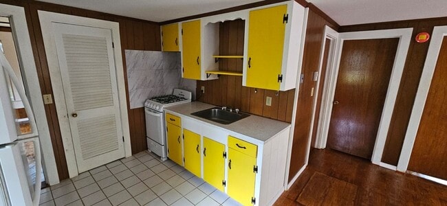 Building Photo - Newly renovated 2bed/1bath home in West Ya...