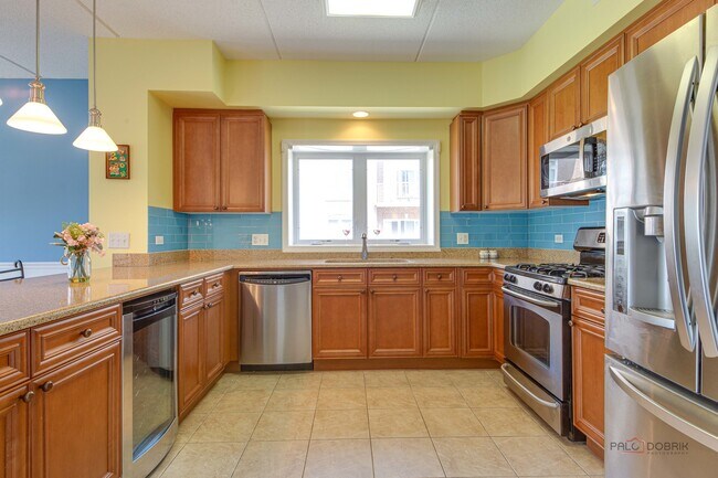 Building Photo - 799 Graceland Ave