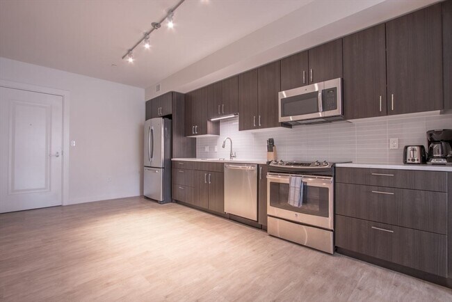 Building Photo - 900 Beacon St