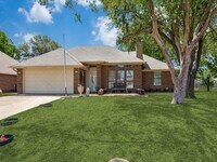 Building Photo - 2900 Christopher Dr