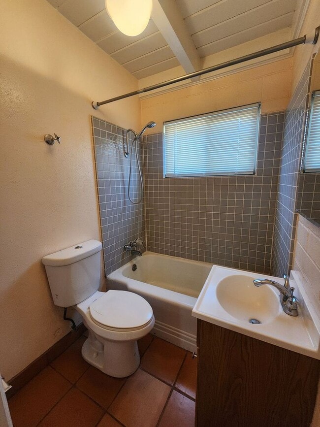 Building Photo - 73015 Siesta Dr