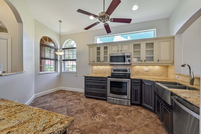 Building Photo - ** Immaculate,  3 Bed/2 Bath Lake Front Pool Home in Naples ~ Available NOW**