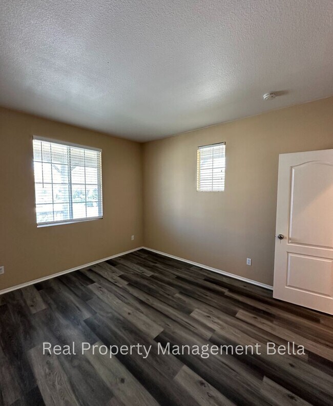 Building Photo - 3 Bed 3 Bath Perris Home w/ Office Space & Community Pool