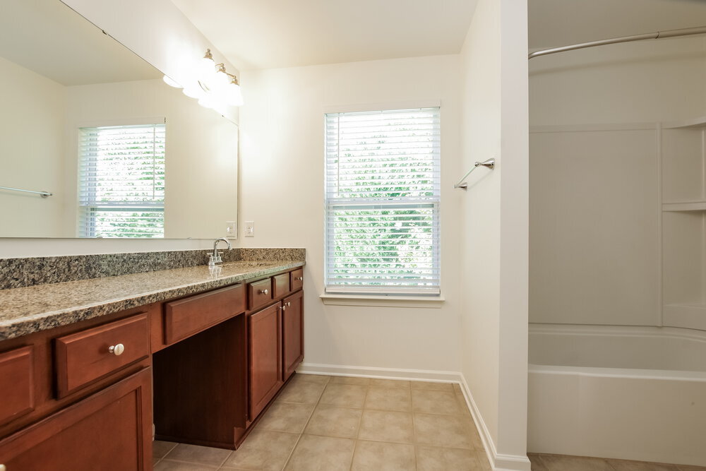 Building Photo - 1020 Sapphire Dr