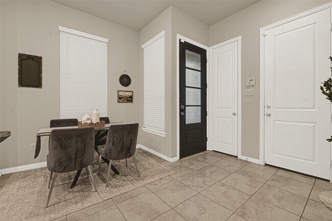 Building Photo - 5104 Chapel Heights Dr