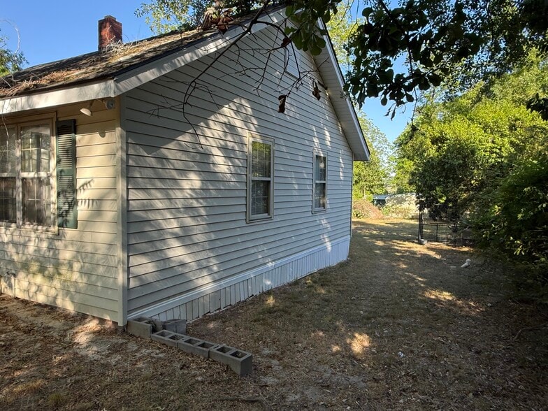 Building Photo - 404 Kenworth St