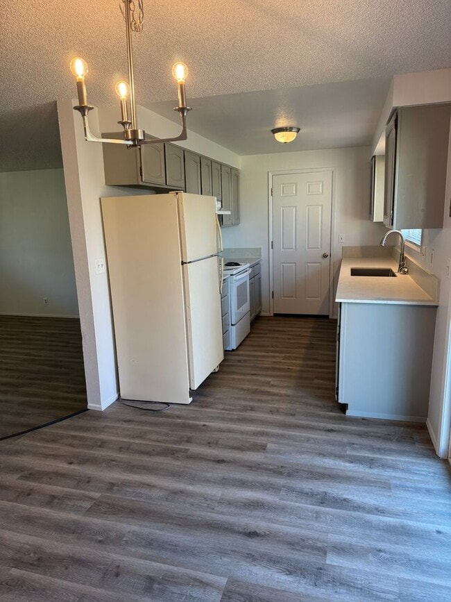 Building Photo - thaa01