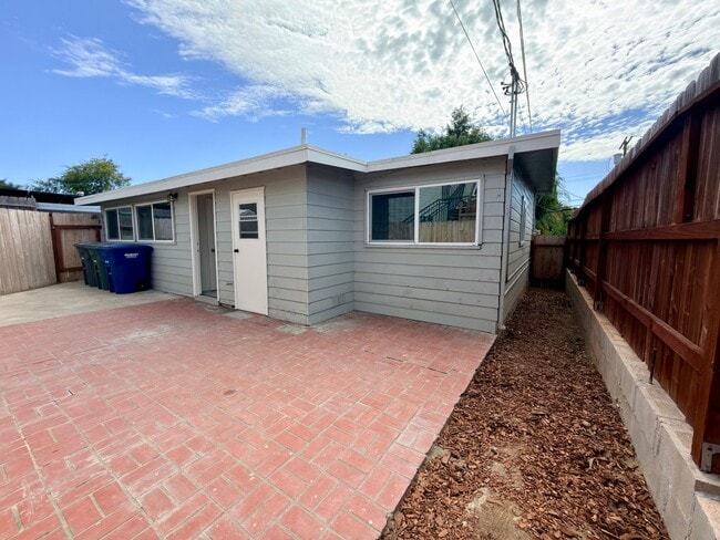 Building Photo - 523 N Citrus Ave