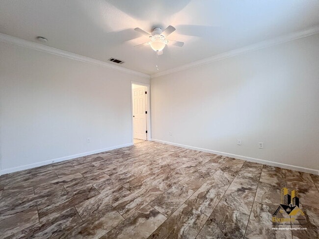 Building Photo - 224 Loon Lake St