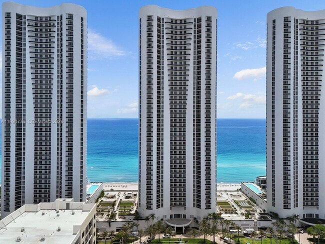 Building Photo - 15901 Collins Ave
