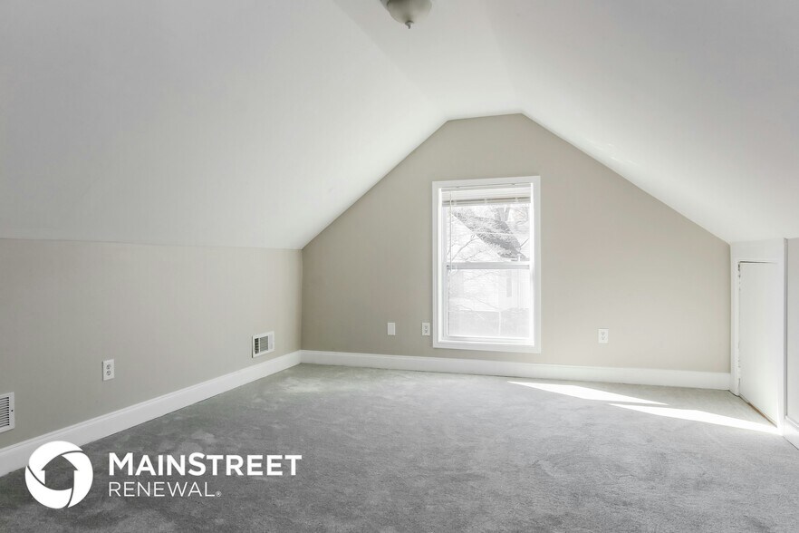 Building Photo - 4450 McLain Cir