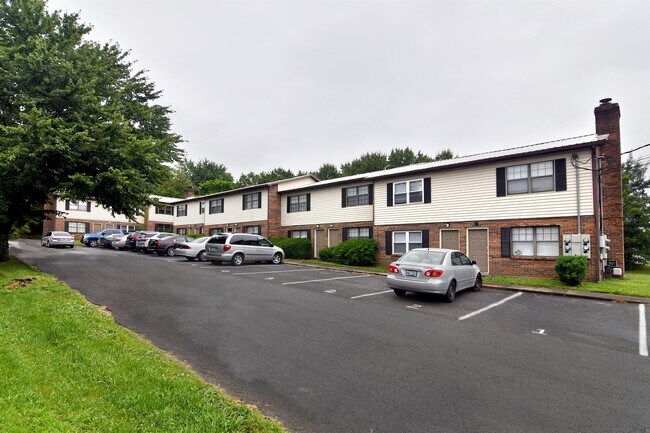 Building Photo - 621 Westport Rd