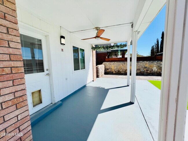Building Photo - 7804 Plaza Blanca St