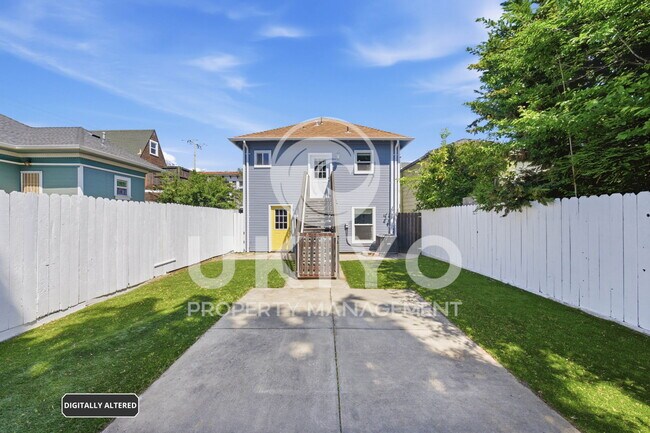 Building Photo - 1123 30th St