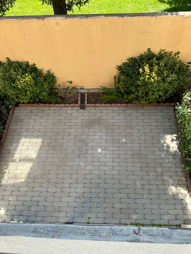 Building Photo - Stunning Condo in Turlock available for im...
