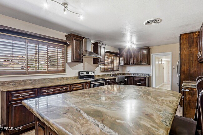 Building Photo - 4312 Wallington Dr