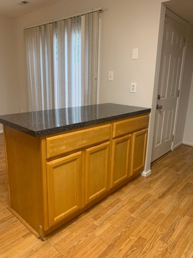 Building Photo - 3 Bedroom Townhome - Glen Burnie