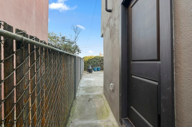 Building Photo - 191 Castillejo Dr