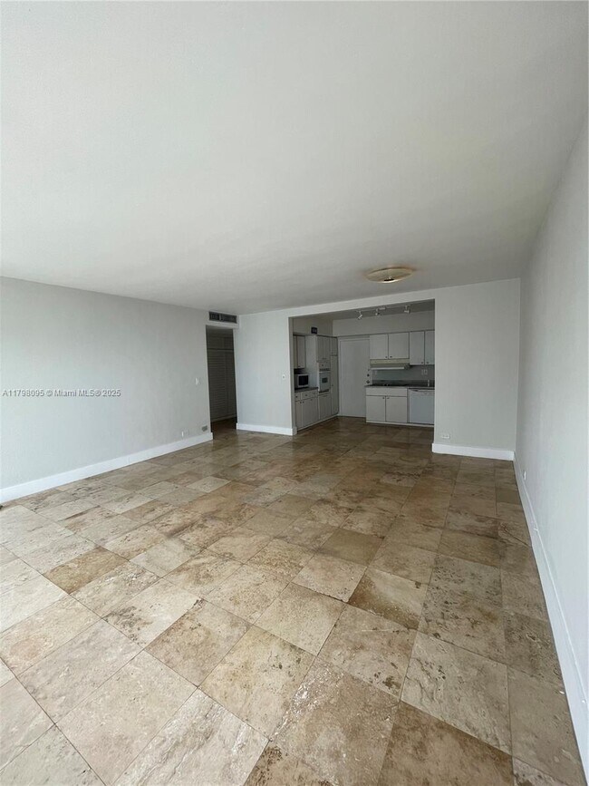 Building Photo - 1408 Brickell Bay Dr