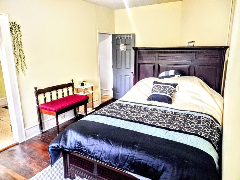 Building Photo - 311 12th St