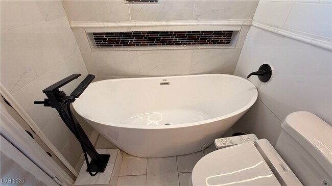 Building Photo - 1819 S Beverly Way