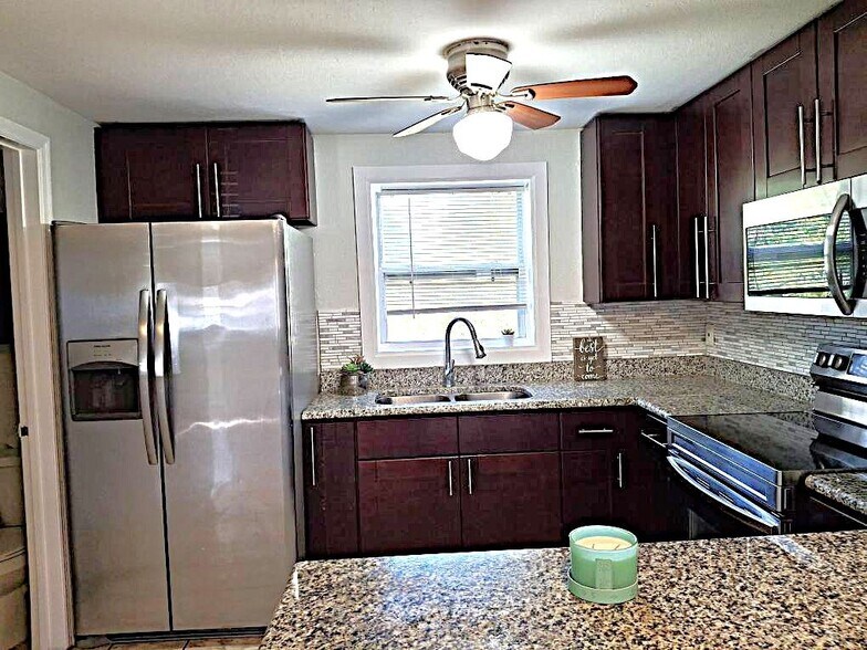 Building Photo - 5641 94th Terrace N