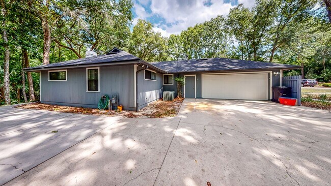 Building Photo - LOOK!  Park Avenue- 4 Bedroom/3 Bath - BEAUTIFUL!