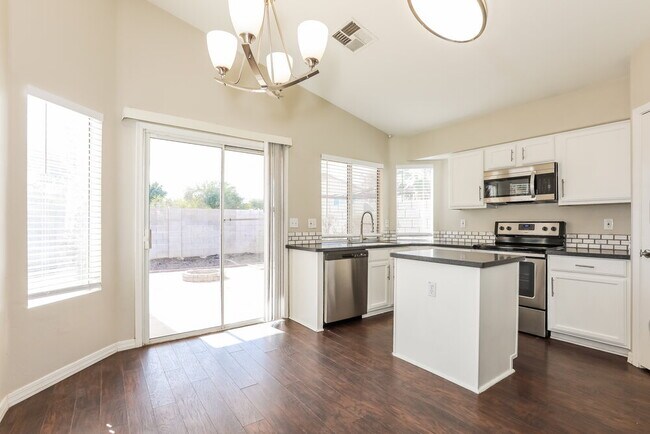 Building Photo - 867 E Morelos St