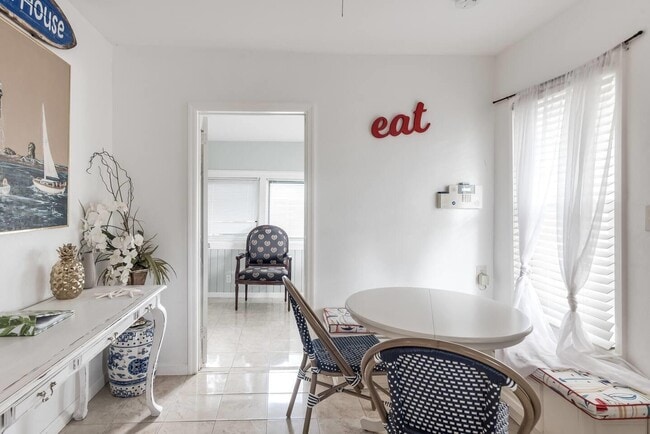 Building Photo - 1907 Parker Ave