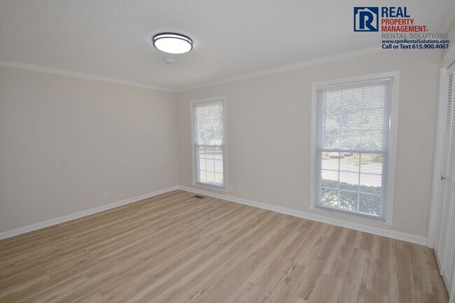 Building Photo - 2107 Londonderry Dr