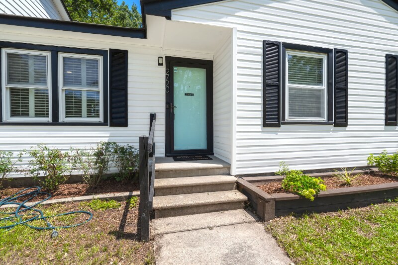 Building Photo - 2720 N Oakridge Cir