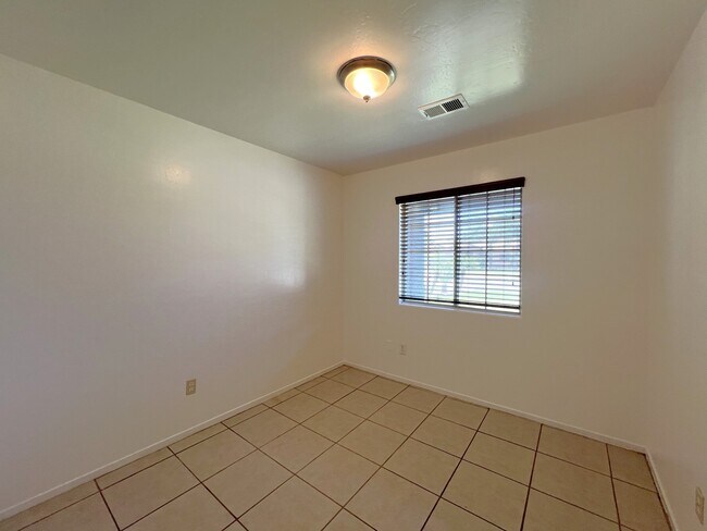 Building Photo - 1408 Interlaken Dr