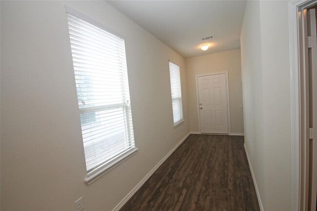 Building Photo - 4415 Iron Horse Dr