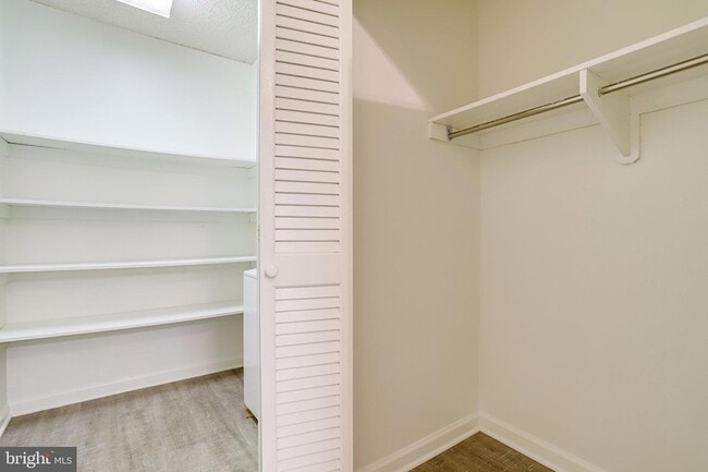 Building Photo - 3800 Fairfax Dr