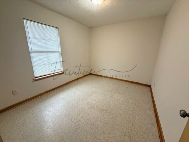 Building Photo - 2208 N Malcolm St