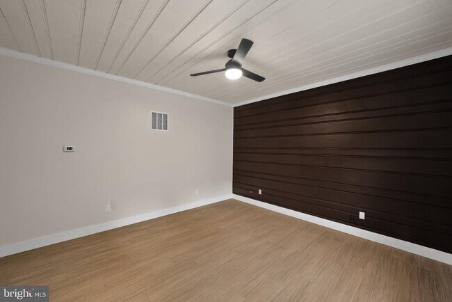 Building Photo - 71 Dreamland Park Dr