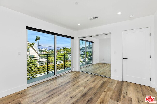 Building Photo - 571 Mariposa Ave