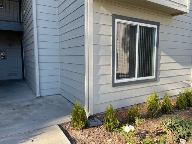 Building Photo - Vineyard Village