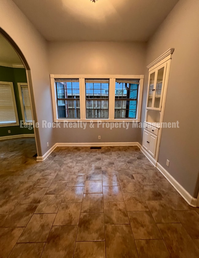 Building Photo - Historical Owen Park House for Rent (4beds/3baths)