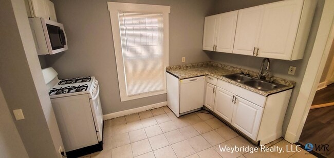 Building Photo - Charming 3BR / 1.5BA Home in Madisonville