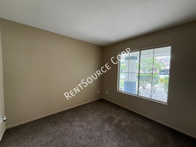 Building Photo - 2832 W Pillsbury St