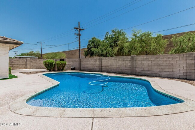 Building Photo - 1213 E Riviera Dr