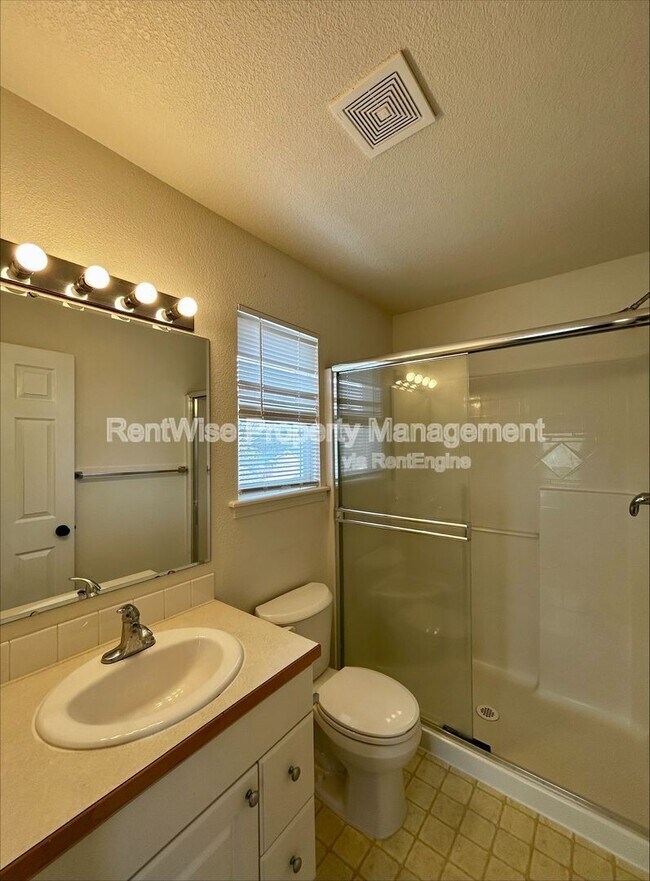Building Photo - 1447 Kesler Dr W