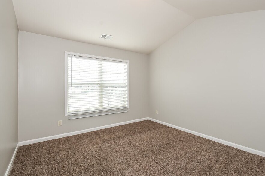 Building Photo - 192 Moorland Way NE