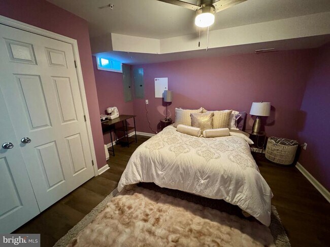 Building Photo - 220 Fountain Ln