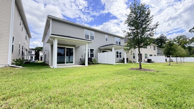 Building Photo - 6039 Oracle Ct