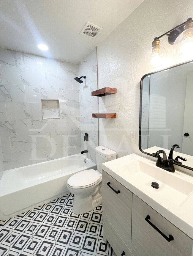 Building Photo - 423 S Terry Ln